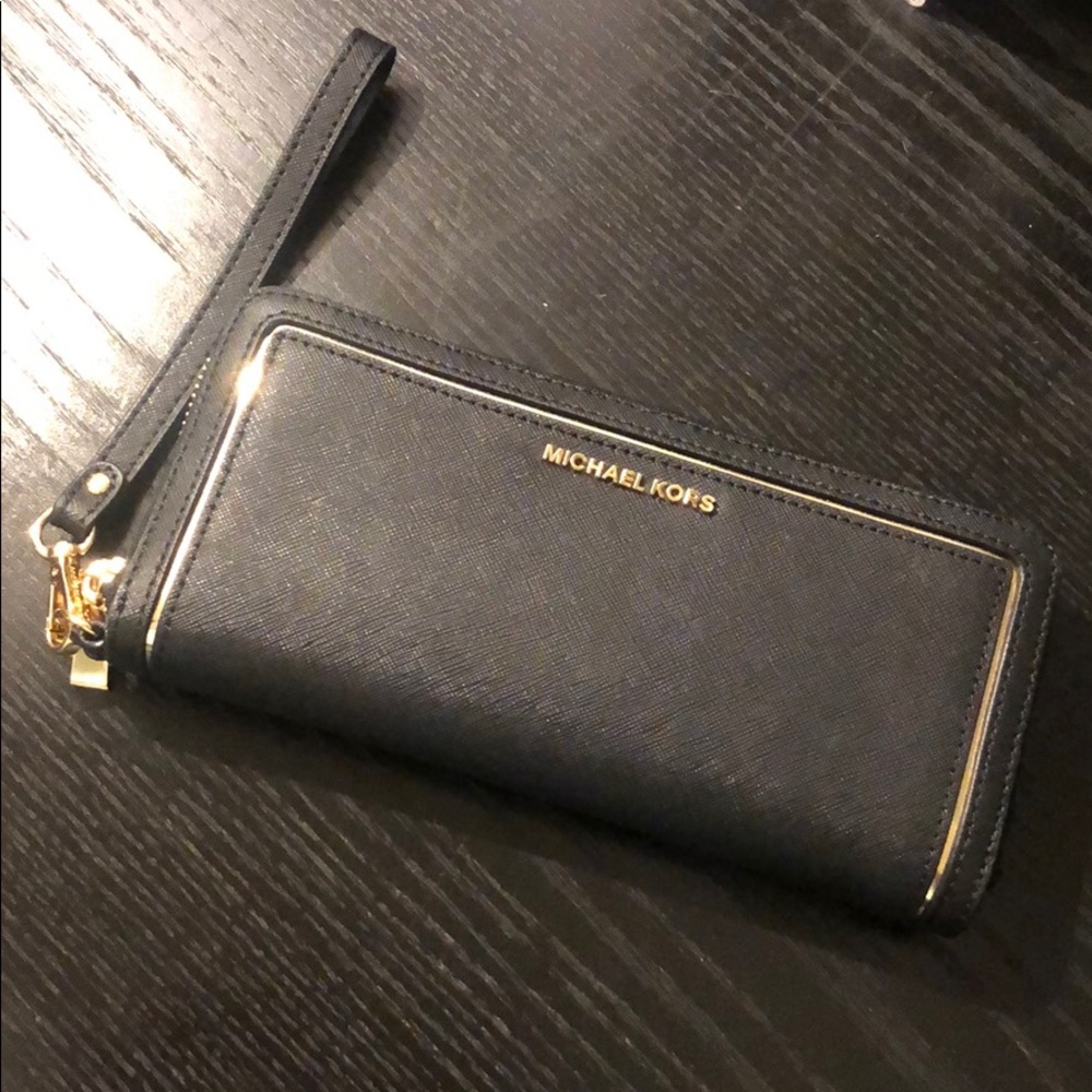 Michael Kors Jet Set Continental Wallet